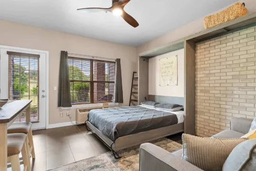 Rooster's Getaway and Studio Stay - Apartments