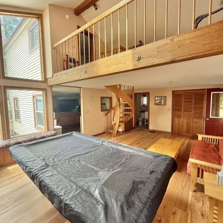 Jordan Bay Getaway Limit 8 Home