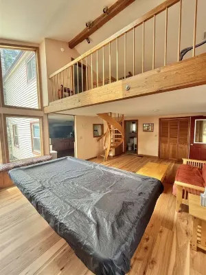 Jordan Bay Getaway Limit 8 Home - 3-Star
