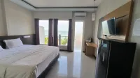 Bandengan Beach Hotel - parking
