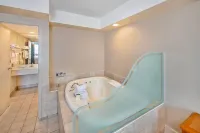 Grand Hotel & Conference Centre Calgary Airport, an Ascend Collection Hotel - Romantic