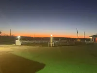 Holiday Host Motel & RV Park - 2 estrellas