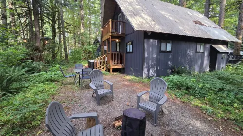 Luxury A-Frame w/ New Hot Tub! 15 Mins to Stevens Pass - Misty Mt. Haus - Alppimaja