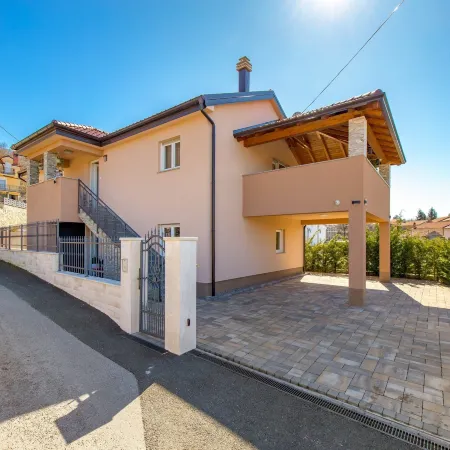Villa Lemily - Five Bedroom with Swimming Pool