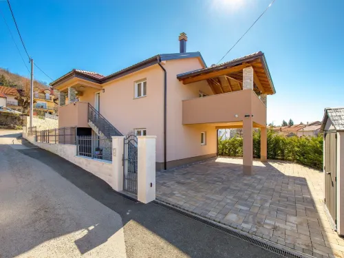 Villa Lemily - Five Bedroom with Swimming Pool - 3 estrellas
