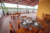 Hostal Casa Cascada - breakfast