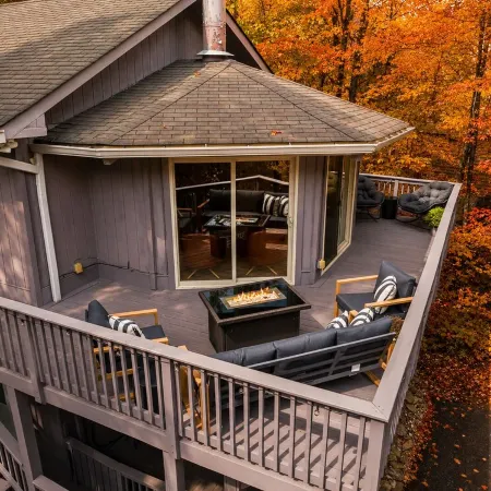 Mid‑Century Retreat • Near Breweries • Sleeps 12