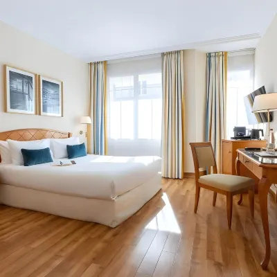 Hotel Etats Unis Opera Hotels near Place Vendome