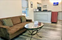 Red Carpet Inn Alexandria - parking