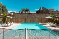 Howard Johnson by Wyndham Yerba Buena - Pools