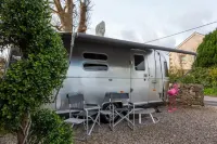 Unique Airstream Retreat - Sleeps 2 - Free Parking - 2-Star