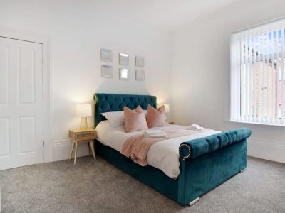 Spacious Home for Groups Contractors Free Wifi