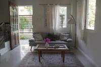 2BR Simple Budget Homestay, beach, parking, Wi-Fi - شاطئ