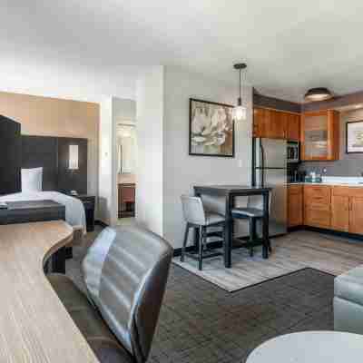 Residence Inn Phoenix Glendale Sports & Entertainment District Rooms