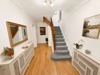 4BR 3Bath Home Free Parking & Private Garden - 2-Sterne