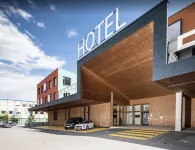 Hwest Hotel - 3-Star