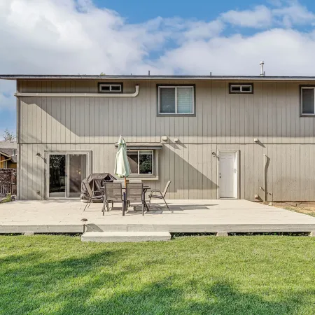 9 Mi to Smith Rock SP! Family Home w/ Fenced Yard