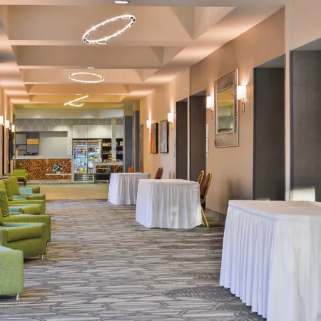 Holiday Inn Express & Suites ELK GROVE CENTRAL - HWY 99 by IHG