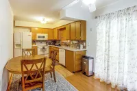 Family-Friendly Waterloo Abode w/ Deck! - بيت ضيافة