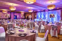 Four Points by Sheraton Milwaukee North Shore - Barer