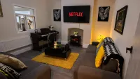 Cardiff Luxury Home • Hot Tub, Sauna & Games Room - Jacuzzi