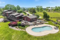 6,000-sq-ft Estate in Delaware River Valley - balcony