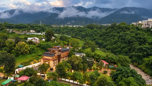 Pleasant Tree Hotels - Luxury Stay Amidst Nature - Mountain view