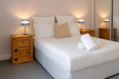 Reading Retreat – 1 Bed with Private Parking - 4 estrellas