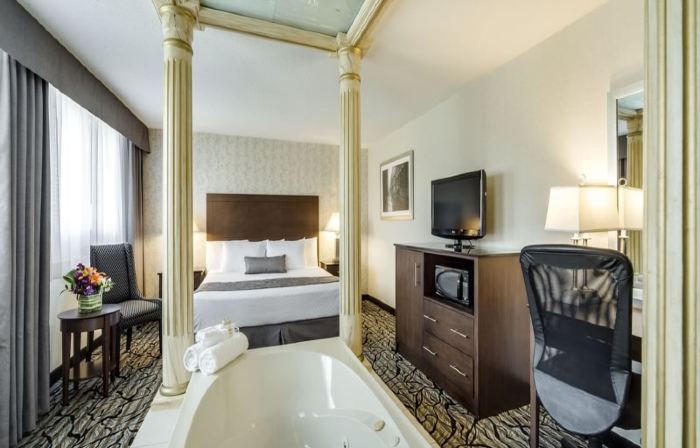 Monte Carlo Inn Oakville Suites