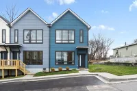 Unit #C 527 N 1st St -  Holiday Villas
