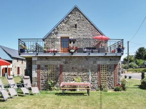 Nice Home in St-Michel-De-Montjoie with Wifi and 3 Bedrooms