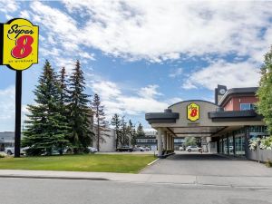 Super 8 by Wyndham Macleod Trail Calgary