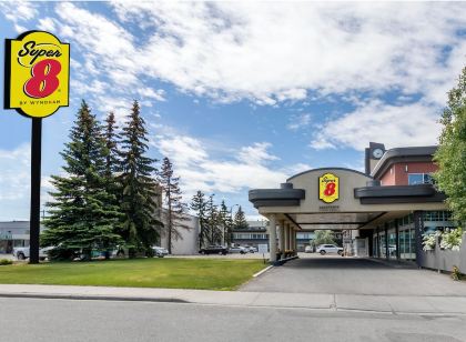 Super 8 by Wyndham Macleod Trail Calgary