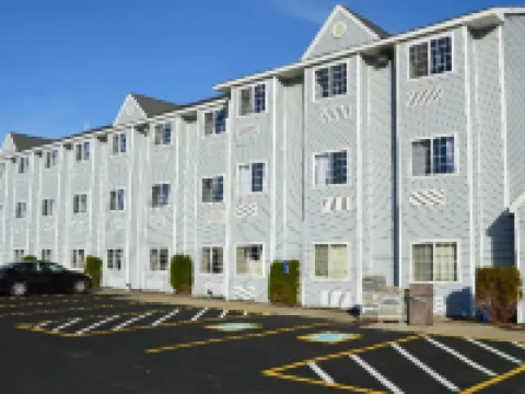 クオリティ イン & スイーツ グローブ シティ - アウトレット モール スプリングフィールドのホテル