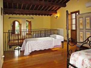 Villa Cottage Umbertide, Close to Gubbio and Assisi, with Panoramic Pool