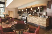 Hilton East Brunswick Hotel & Executive Meeting Center - bar