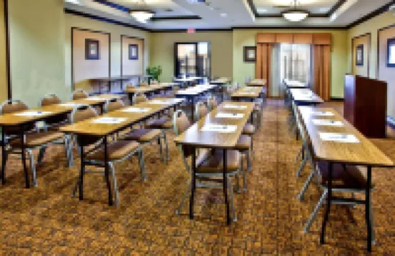 ฮอลิเดย์ อินน์ เอ็กซ์เพรส แอนด์ สวีทส์ แทมปา ยูเอสเอฟ บุช การ์เดนส์ บาย IHG โรงแรมในแทมปา