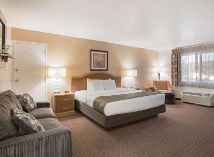 Quality Inn & Suites Lake Havasu City