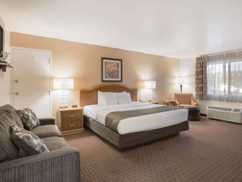 Quality Inn & Suites Lake Havasu City