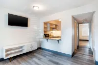 Super 8 by Wyndham Daleville/Fort Novosel