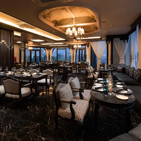 La Sinfonia del Rey Hotel & Spa Отели рядом с достопримечательностью «Храм Нефритовой горы»