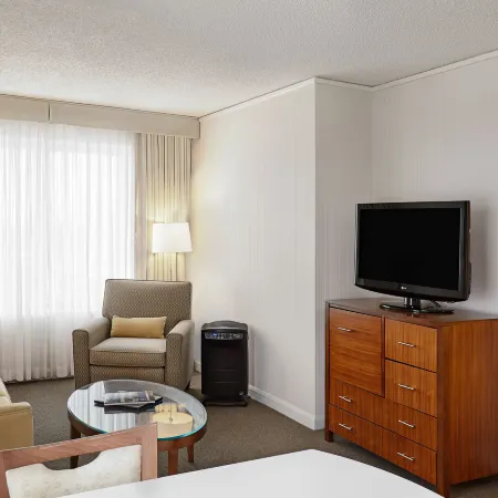 InterContinental Hotels SUITES HOTEL CLEVELAND by IHG Отели рядом с достопримечательностью «Станция метро "Тауэр-сити - Паблик-сквер"»