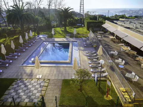 Novotel Porto Gaia Отели рядом с достопримечательностью «Synagogue Kadoorie - Mekor Haim»