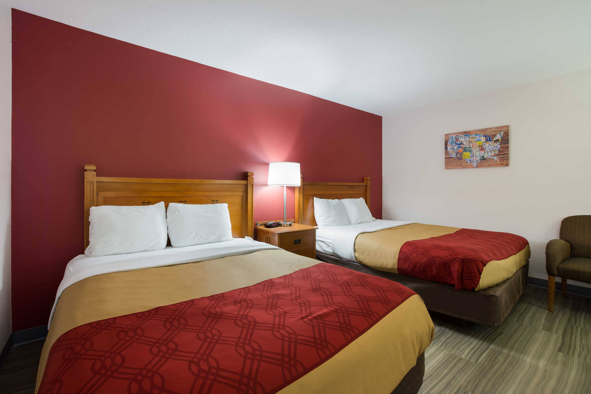 Econo Lodge Inn & Suites