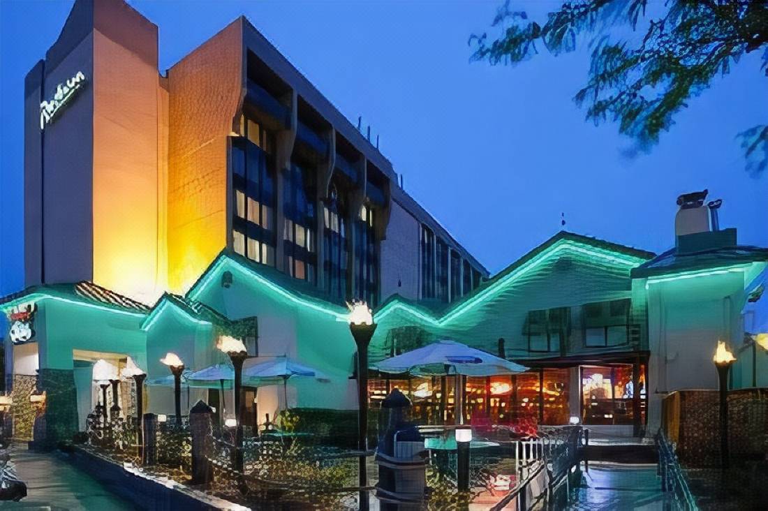 Radisson Hotel Milwaukee West-Wauwatosa Updated 2022 Room Price-Reviews &  Deals | Trip.com