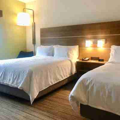 Holiday Inn Express & Suites Macon North Rooms