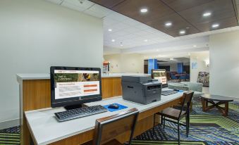 Holiday Inn Express & Suites Lebanon-Nashville Area