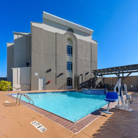 Holiday Inn Express & Suites BASTROP by IHG