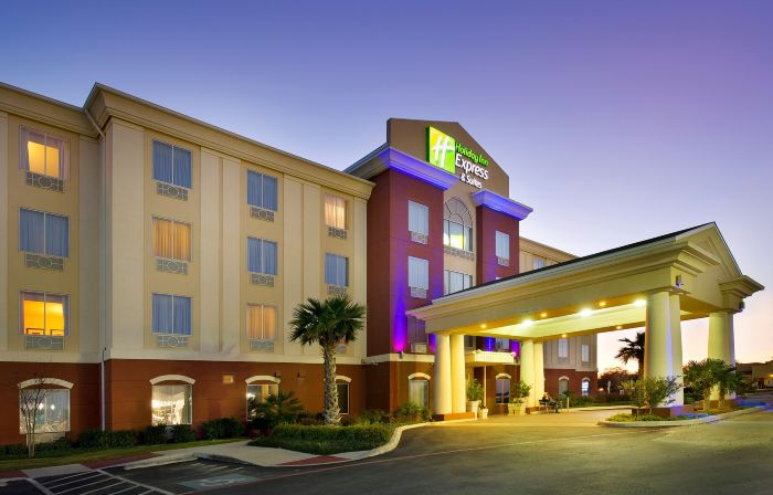 Holiday Inn Express & Suites UVALDE by IHG