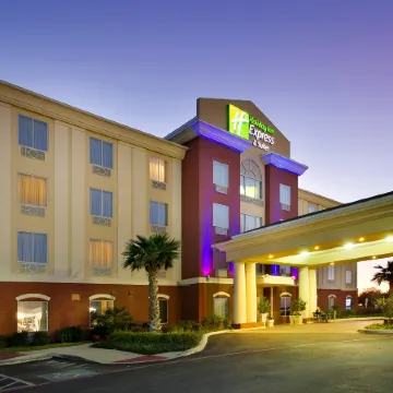 Holiday Inn Express & Suites UVALDE by IHG
